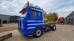 20251019-Tom-Holding-00381